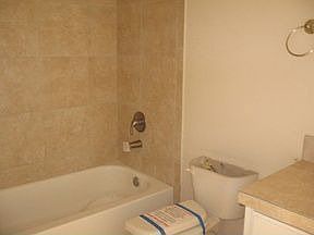 5th image of 111 Castleberry Ct