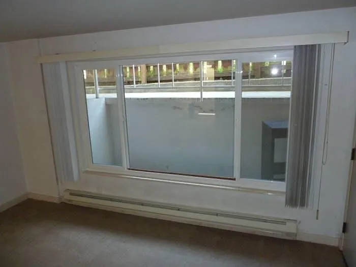 Lg Window/Lots of Light