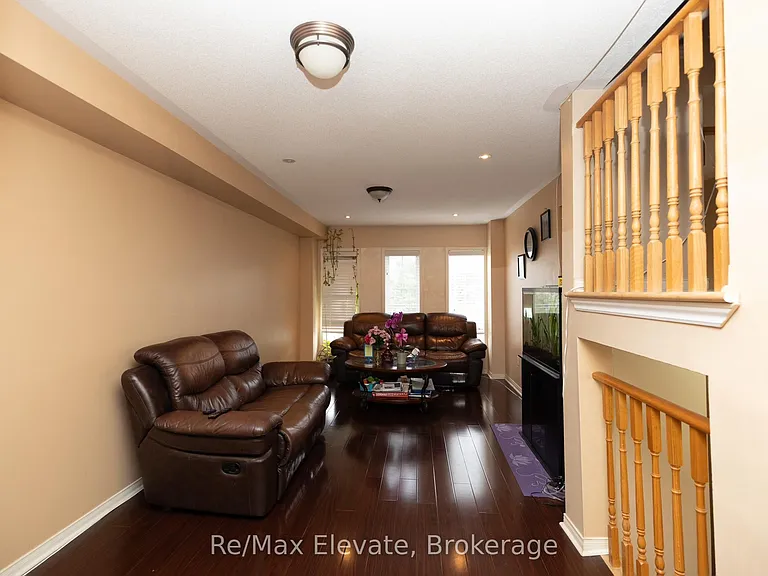 137 Conn Smythe Dr — Photo 5
