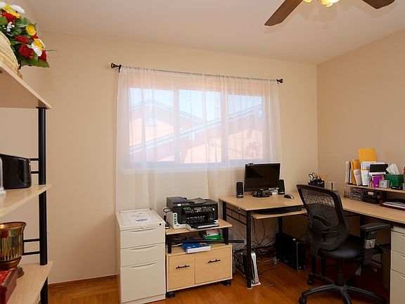 4th image of 639 Humboldt St