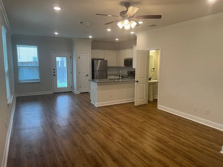 10318 Lynwood Br #102 — Photo 3