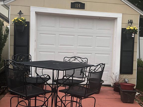 Detached Garage