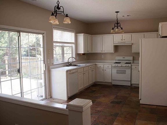 5th image of 428 Citronelle Dr