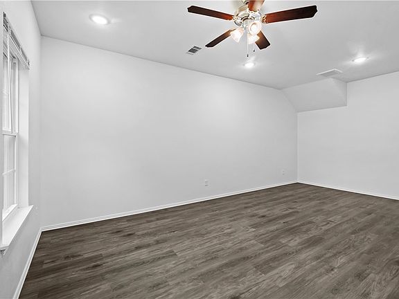 3rd image of 1095 S Benchmark Ln #1-2