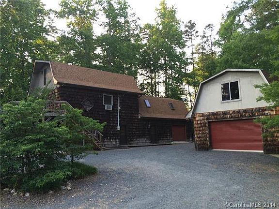 Located on Lake Tillery