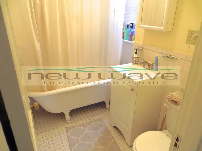 100 Queensberry St #7 — Photo 12