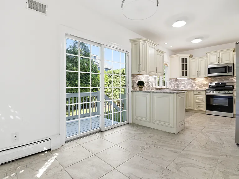 519 Summit Ave — Photo 9