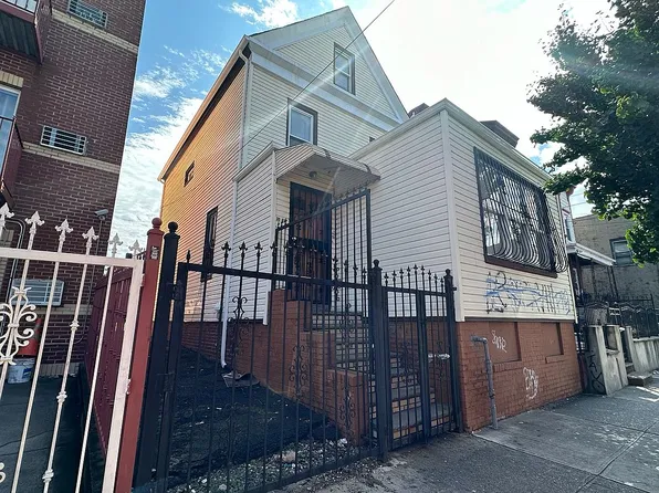 35-13 103rd St, Corona, NY 11368