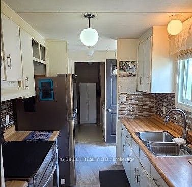 4th image of 487 Mattawan St