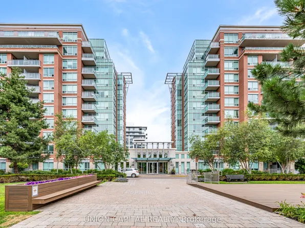 48 Suncrest Blvd #102, Markham, ON L3T 7Y5