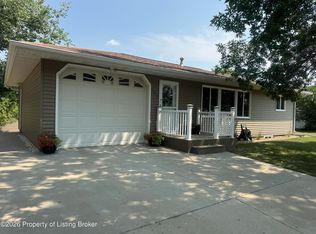 504 5th St NE, Watford City, ND 58854