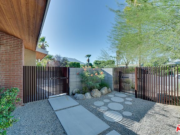 3rd image of 1055 E San Jacinto Way
