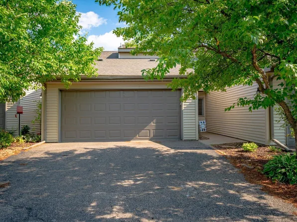 1811 Fairway Dr, Hudson, WI 54016