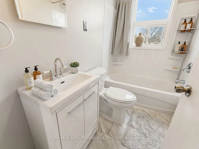 1047 Churchill Ave E #5 — Photo 3