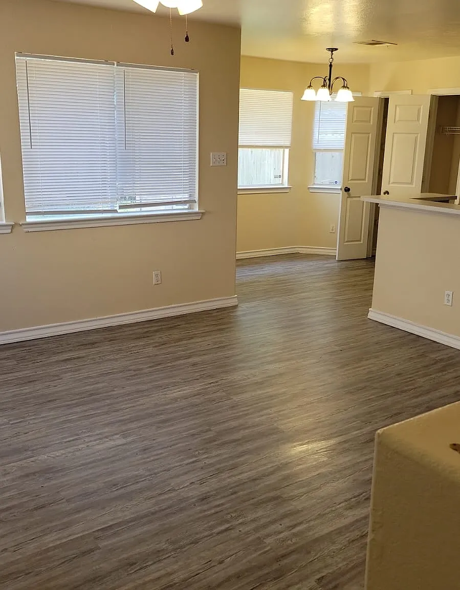 3 bed, 2414 sqft, $1,499 — Photo 4