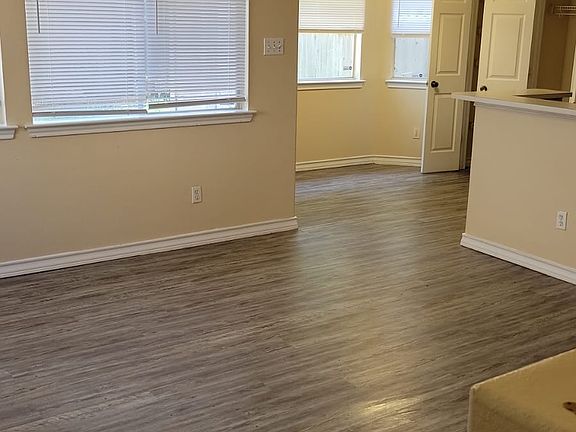 4th image of 134 Cedargrove St