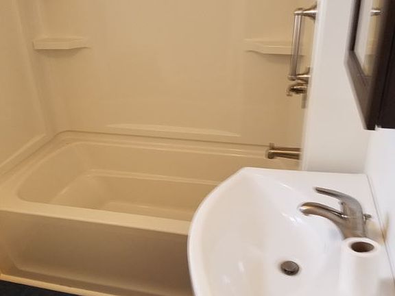5th image of 10 Perry St #1