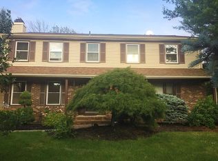 25 Nancy St, Kendall Park, NJ 08824