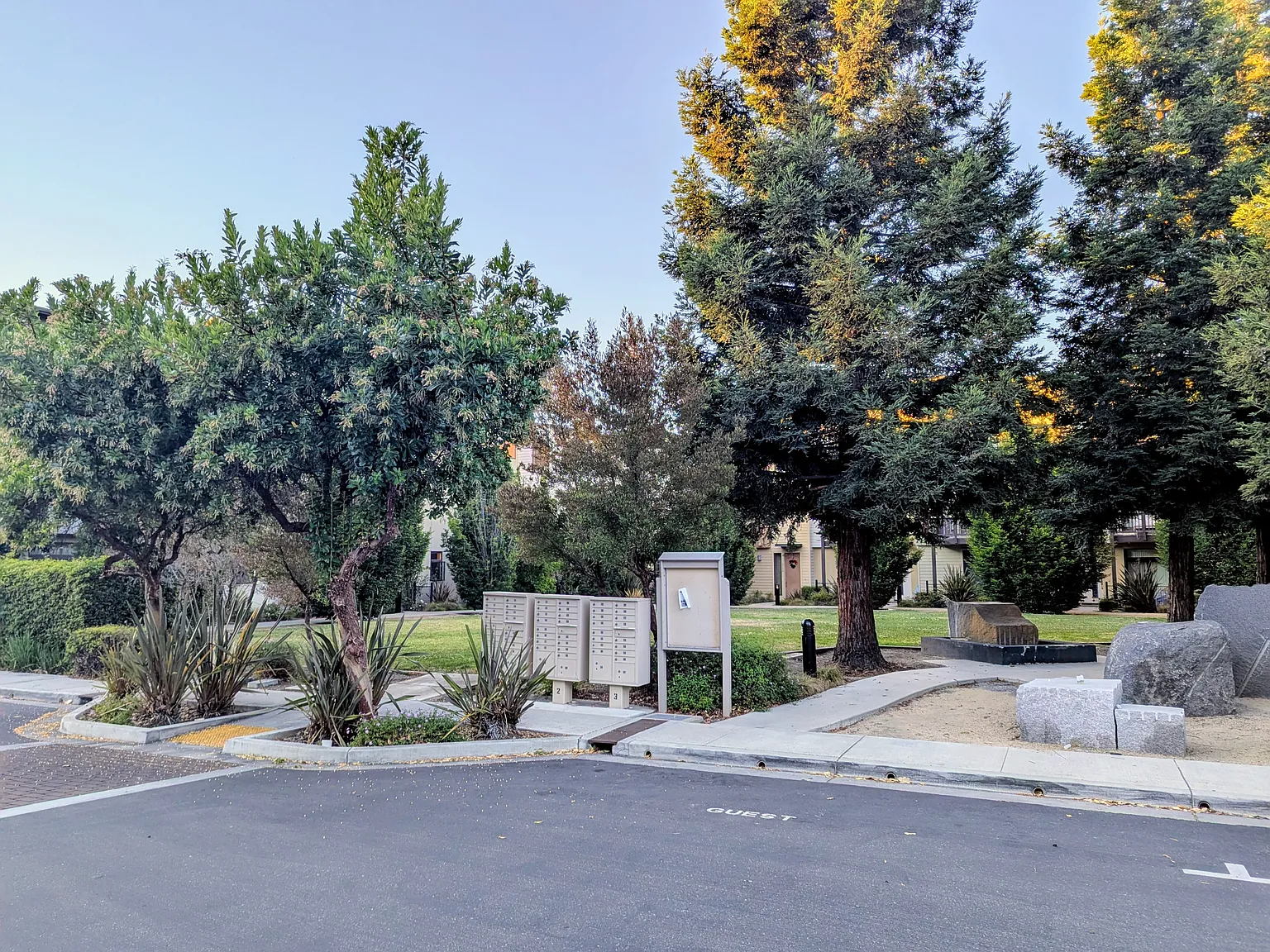 4 bed, 2340 sqft, $9,800 — Photo 3