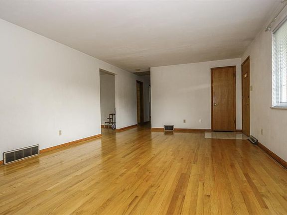 5th image of 6 Easley Dr