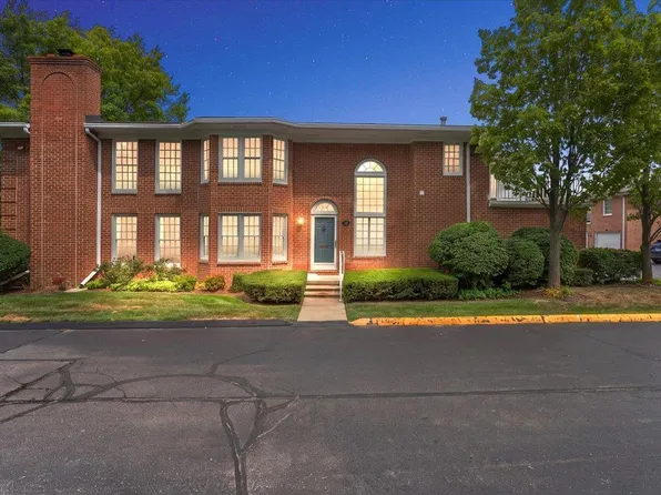 141 Windwood Pointe Rd, Saint Clair Shores, MI 48080