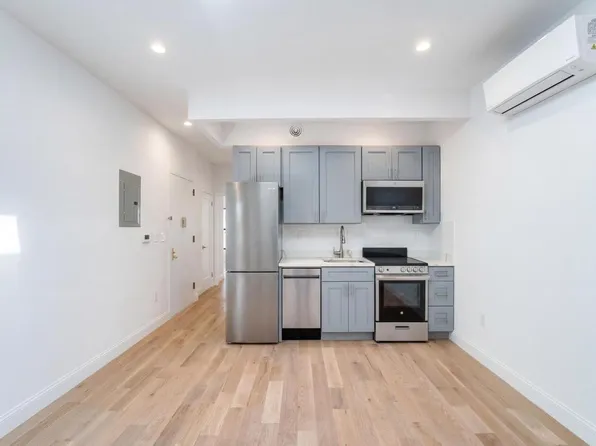 231 East 60th Street image 1 of 9