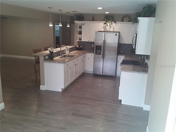 5th image of 221 Sunway Ave