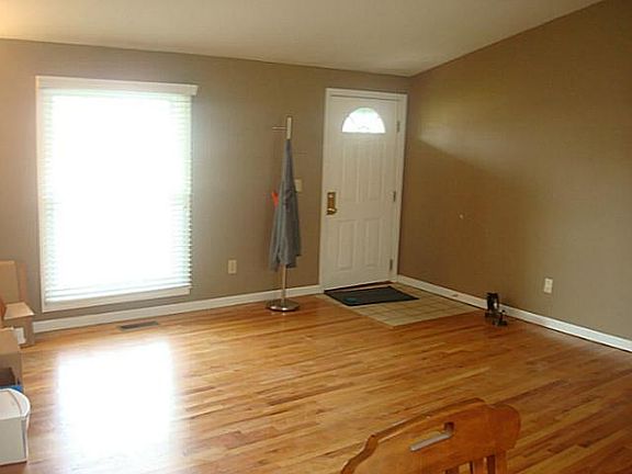 2nd image of 1240 Whiteside Dr