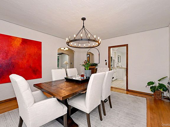 4th image of 56 Woodlawn Avenue