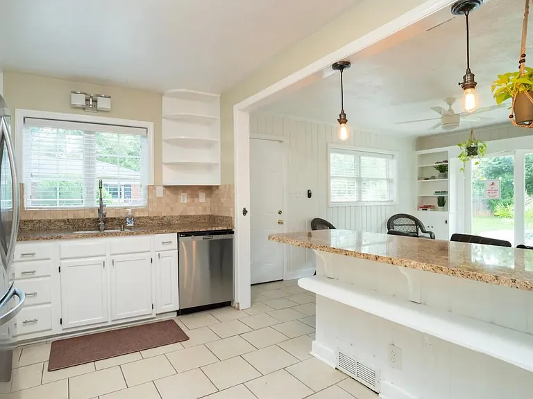 1735 Woodland Dr — Photo 10