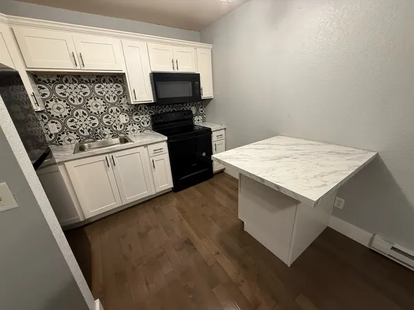 260 W 17th St #9, Dubuque, IA 52001