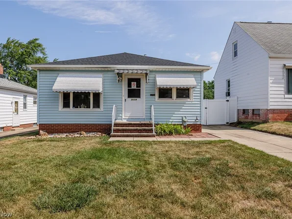 9114 Pinegrove Ave, Parma, OH 44129