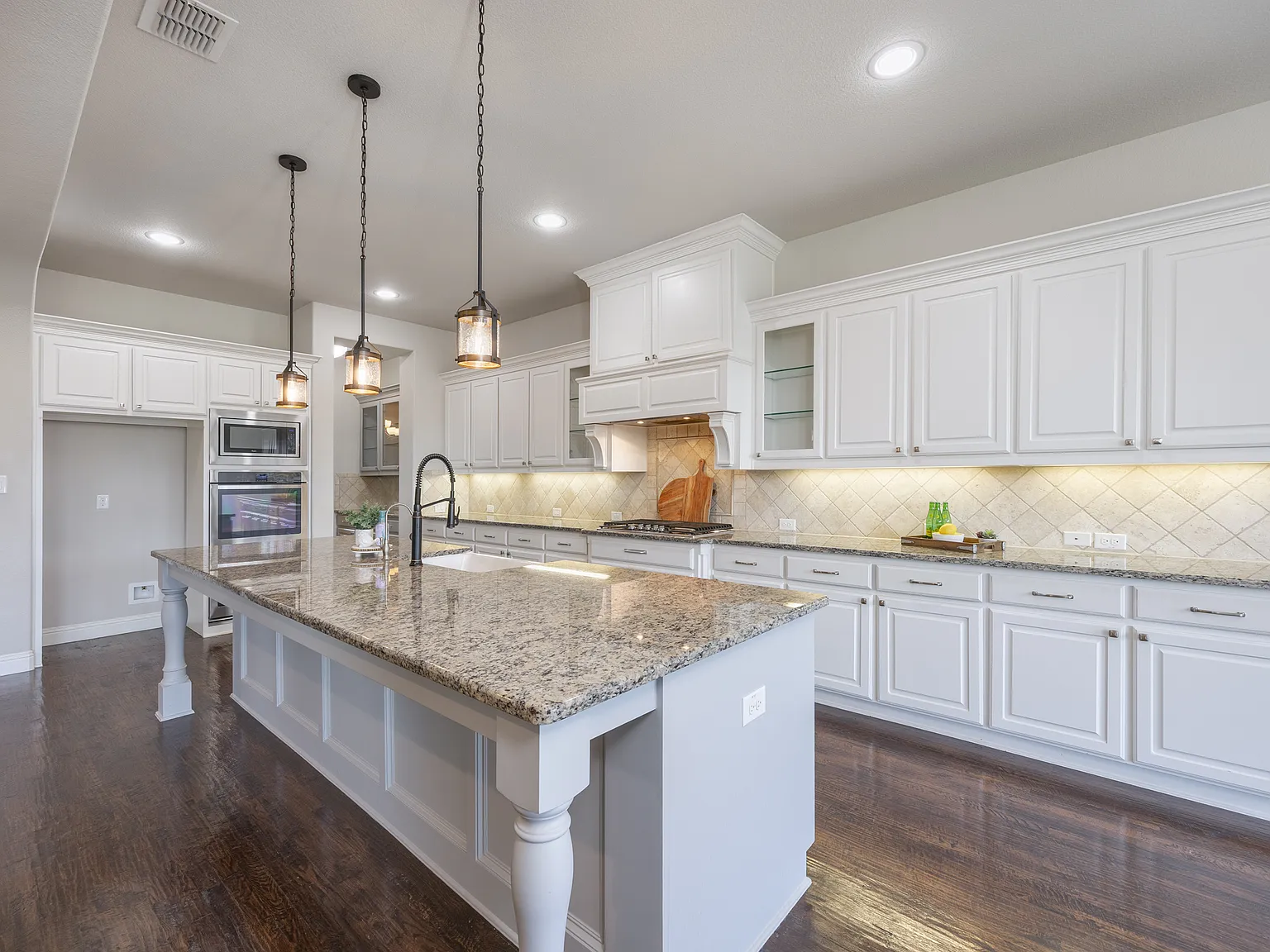 4 bed, 3480 sqft, $4,200 — Photo 3