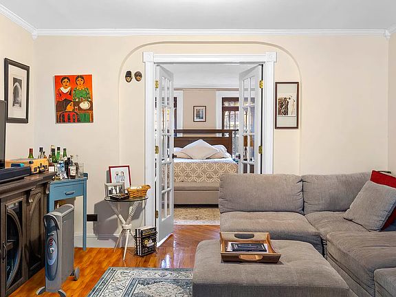 3rd image of 464 5th St #464