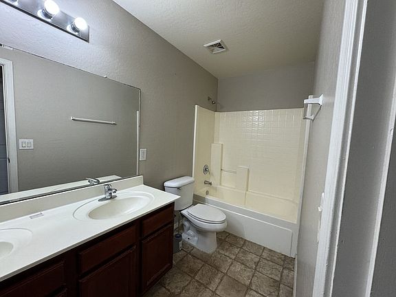 3rd image of 43313 W Cowpath Rd