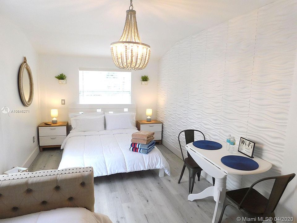 1st image of 1105 NE 10th St #3