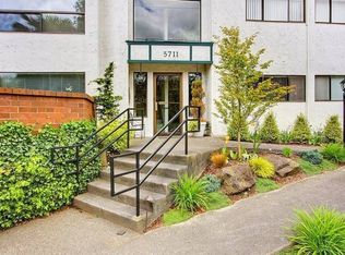 5711 Phinney Ave N APT 202, Seattle, WA 98103