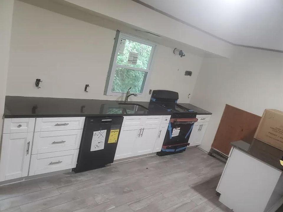 2nd image of 379 N Lake Dr Floor 1