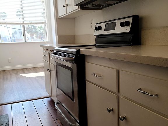 4th image of 1122 6th St #408