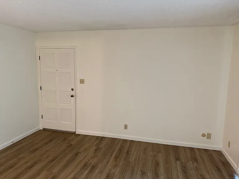Avenue West Apartments — Photo 30