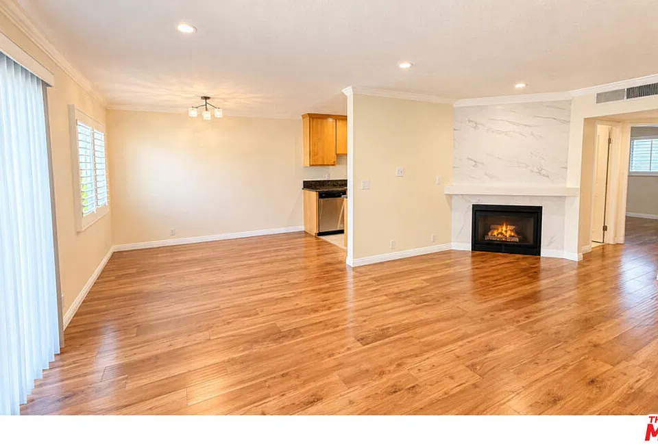 15141 Burbank Blvd #203
