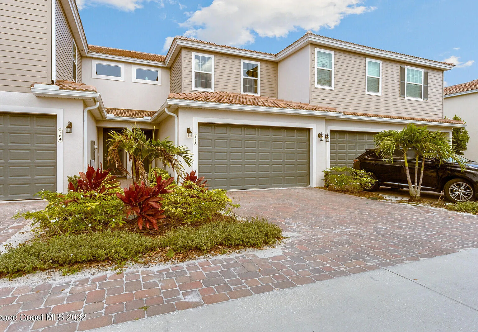 3 bed, 2.5 bath, 1510 sqft, $2,300 — Photo 1