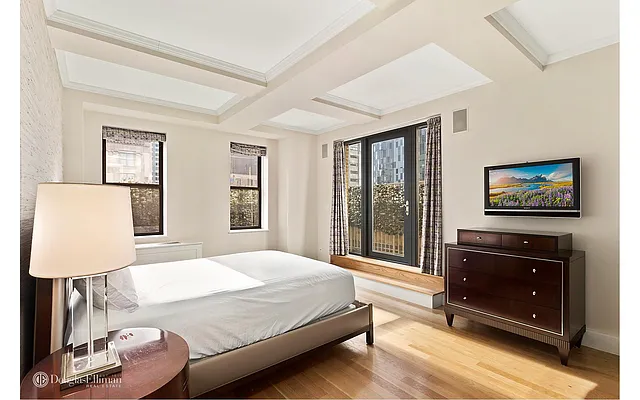 Rented by Douglas Elliman | media 19