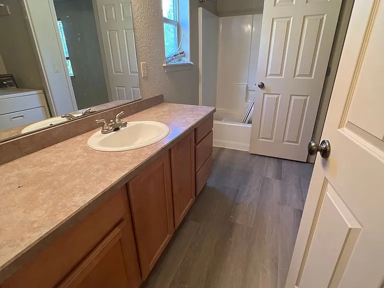 1431 NE Lucinda Ct — Photo 11
