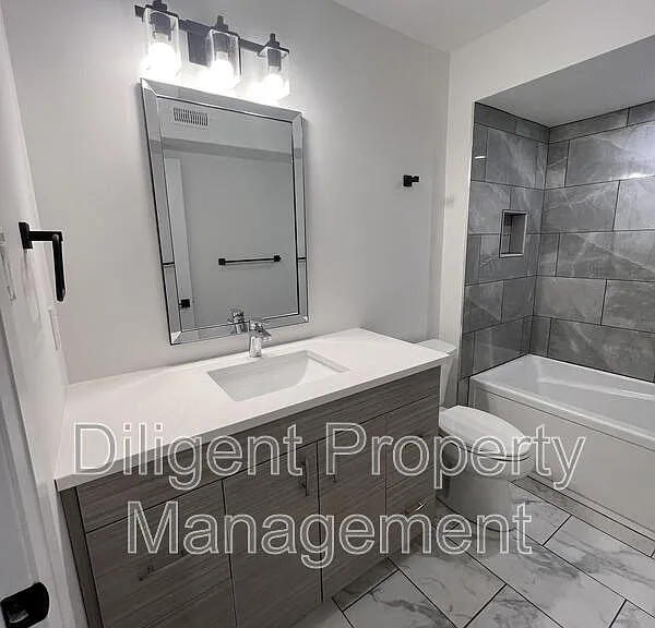 438 Bellevue St #UPPER — Photo 37
