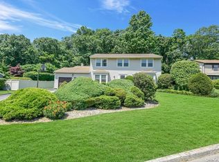 80 Stonehurst Ln, Dix Hills, NY 11746