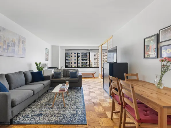 382 Central Park West image 1 of 5