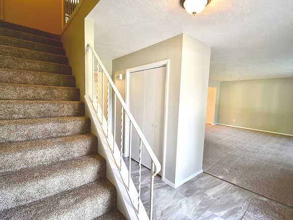 3rd image of 2912 Kingsbury Ct