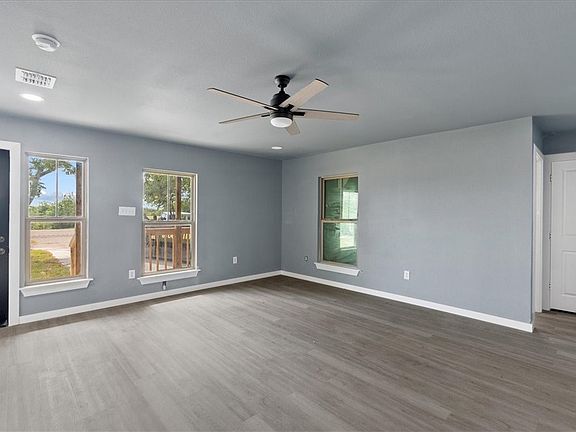 5th image of 1105 S Clarkwood Rd
