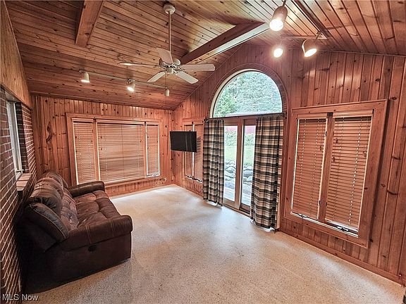 5th image of 2555 Sackett Ave